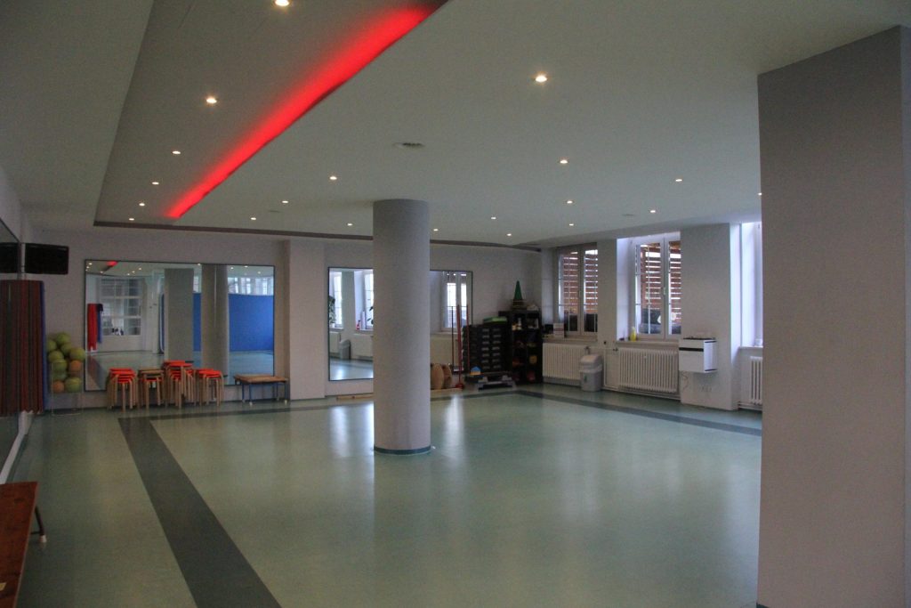 Unser heller Kursraum am Rosenplatz